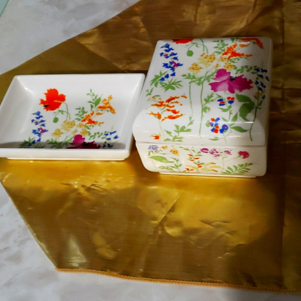 Elizabeth Arden trinket set hand painted